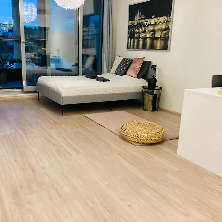Blanc Harfa Design Apartment